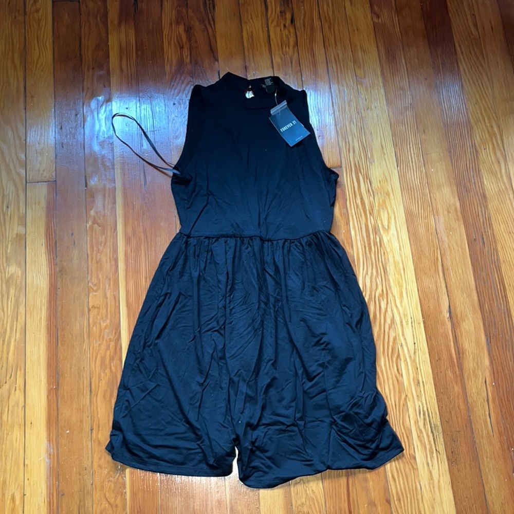 SLEEVELESS BLACK DRESS